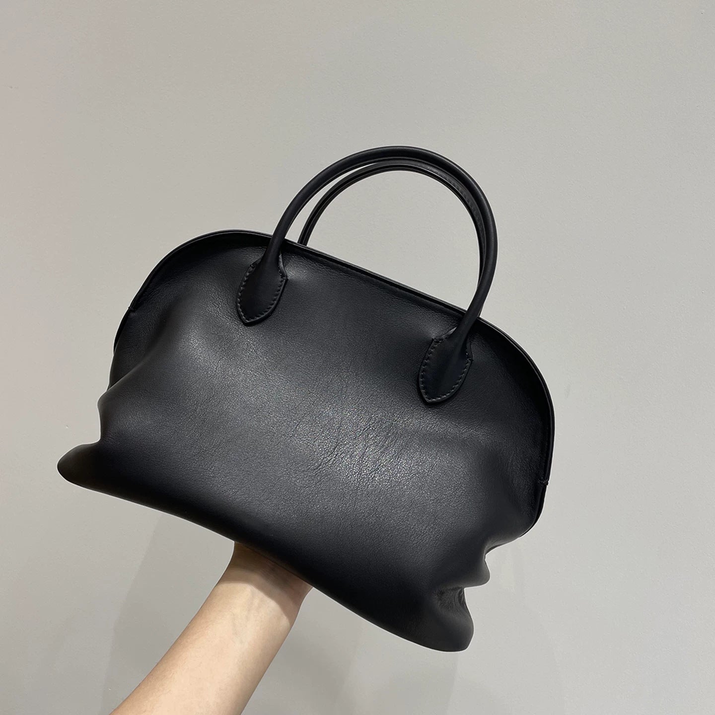 Old Money Style Minimalist Cowhide Shell Bag For Women