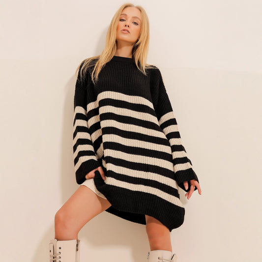 Stribet sweater med rund hals til kvinder i store størrelser