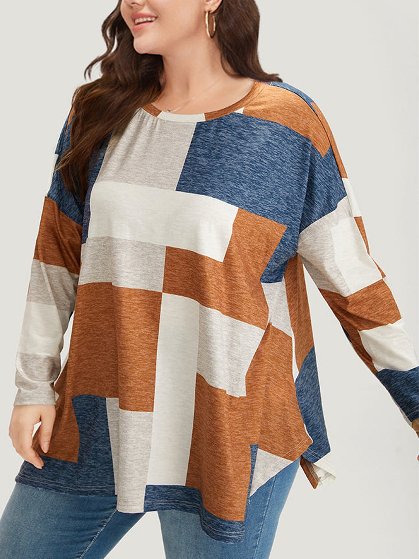 Moderigtig afslappet rundhalset plus size langærmet T-shirt med print