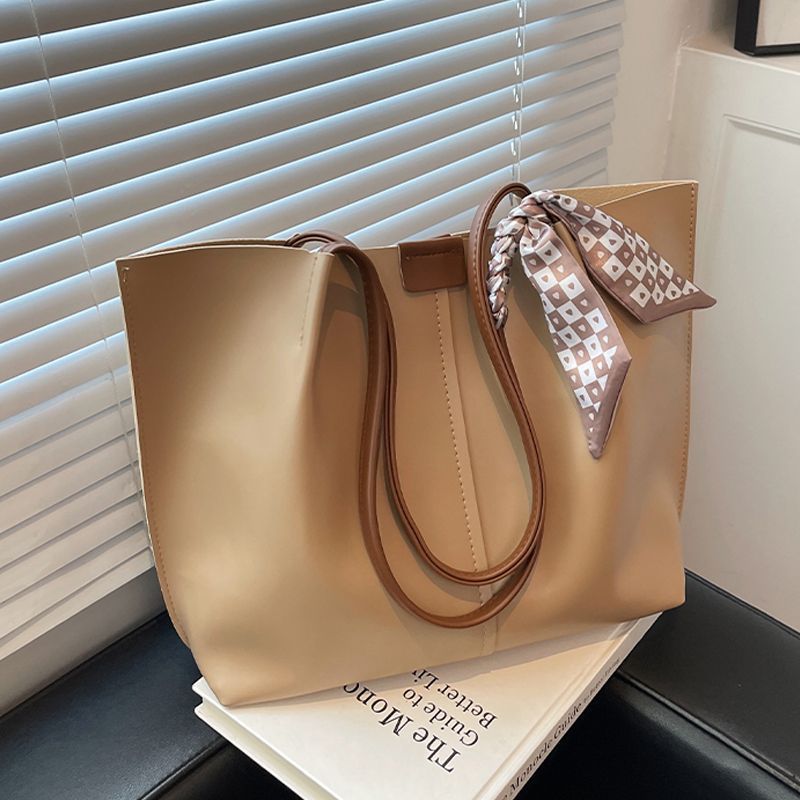 Womens Spacious Spring Bag A Trendy Single-shoulder Bag