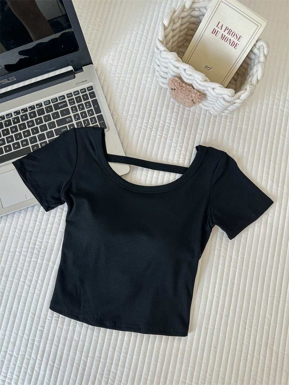 Udhulet krydsrygget stropløs stram bælte brystpude all-matching rundhalset T-shirt