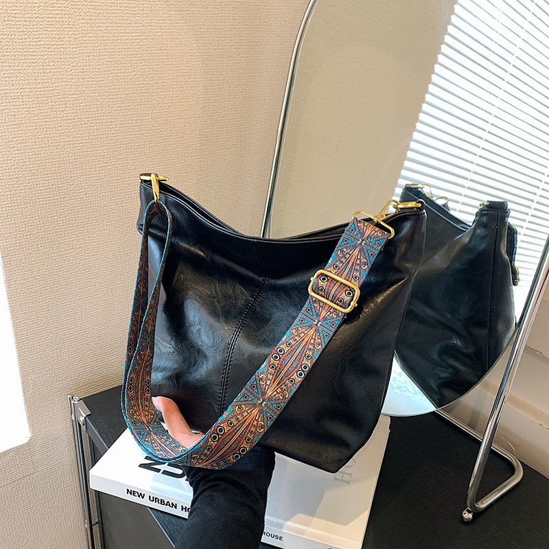 Retro Shoulder Messenger Bag Large Capacity Commuter Women's Bucket Bag