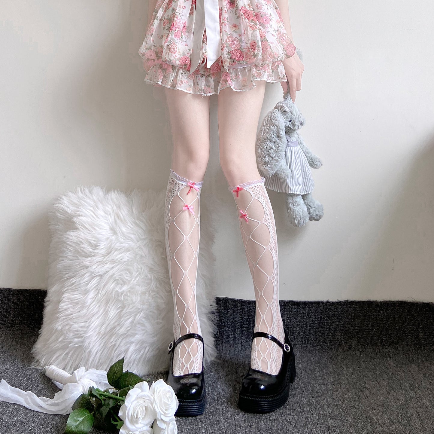 Pure Desire Wind Bow Hollow Calf Lace Socks Women