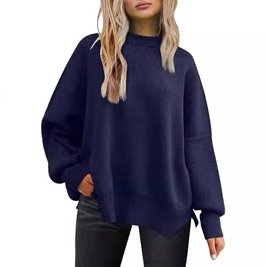 Strikket sweater med rund hals, løs pasform og slidser i siderne. Ensfarvet sweater med flagermusærmer til kvinder.