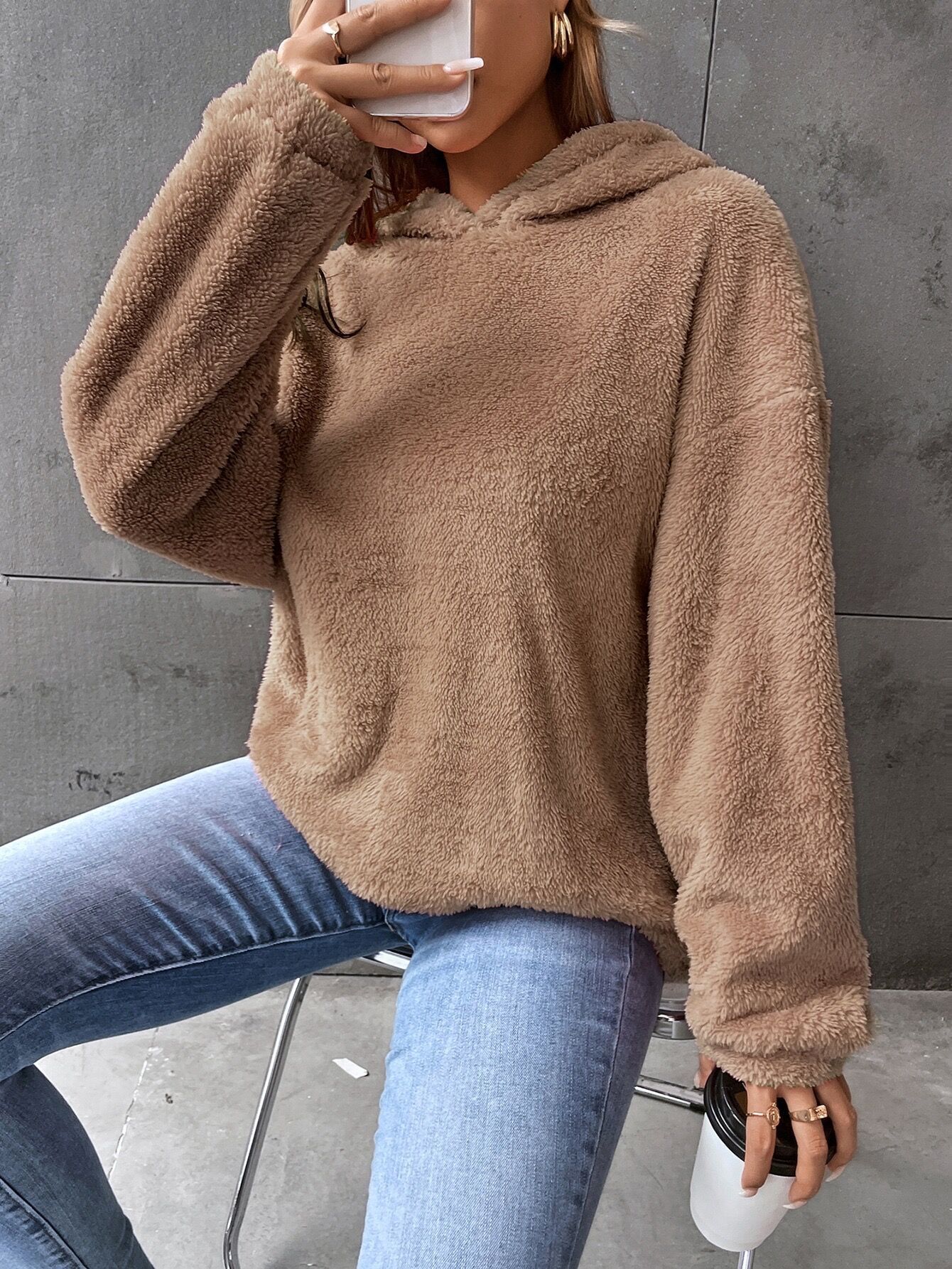 Enkel og moderne hættetrøje til kvinder i dobbeltlags fløjl, løstsiddende, langærmet sweatshirt