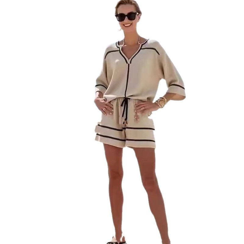 Stylish Loose-fitting Two-piece Set With Color-blocking Shorts