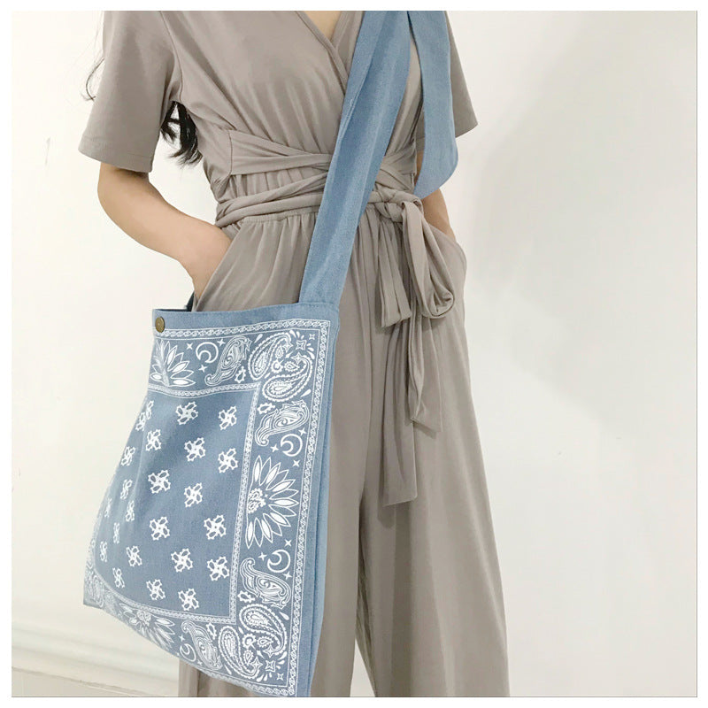 Fashionable Messenger Bag With Adjustable Shoulder Strap