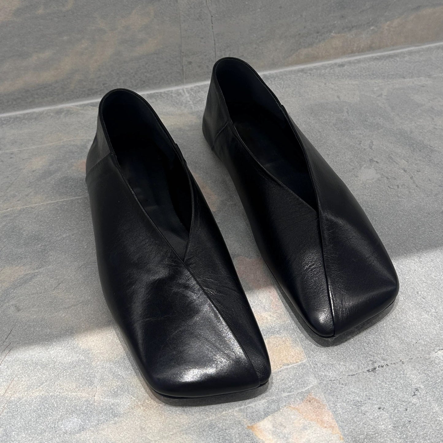 Womens Niche French-Style Genuine Leather V-Neck Square-Toe Flat Shoes