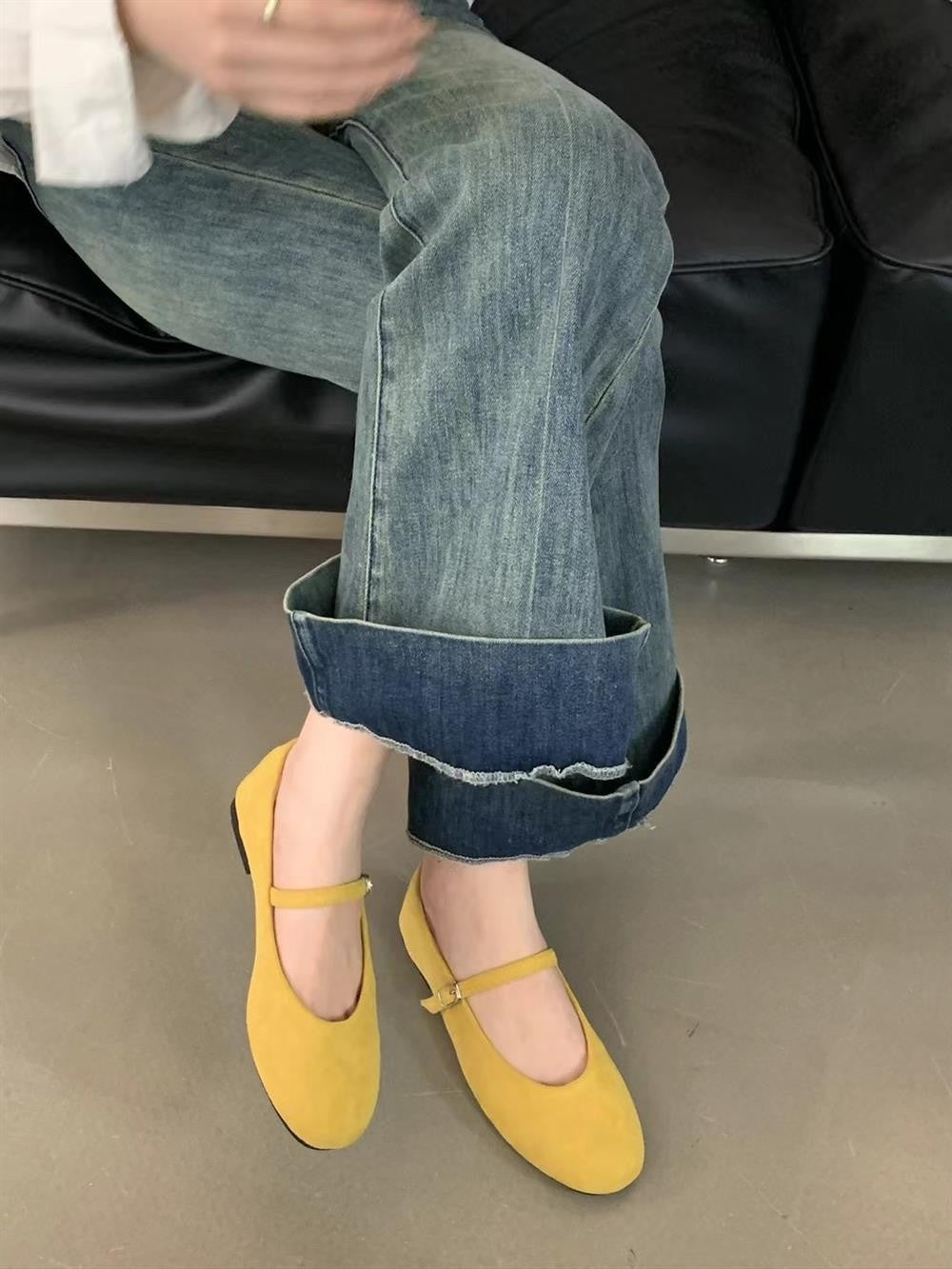 Women's Shallow Mouth Pumps Retro Round Head Soft Flat Bottom Suede