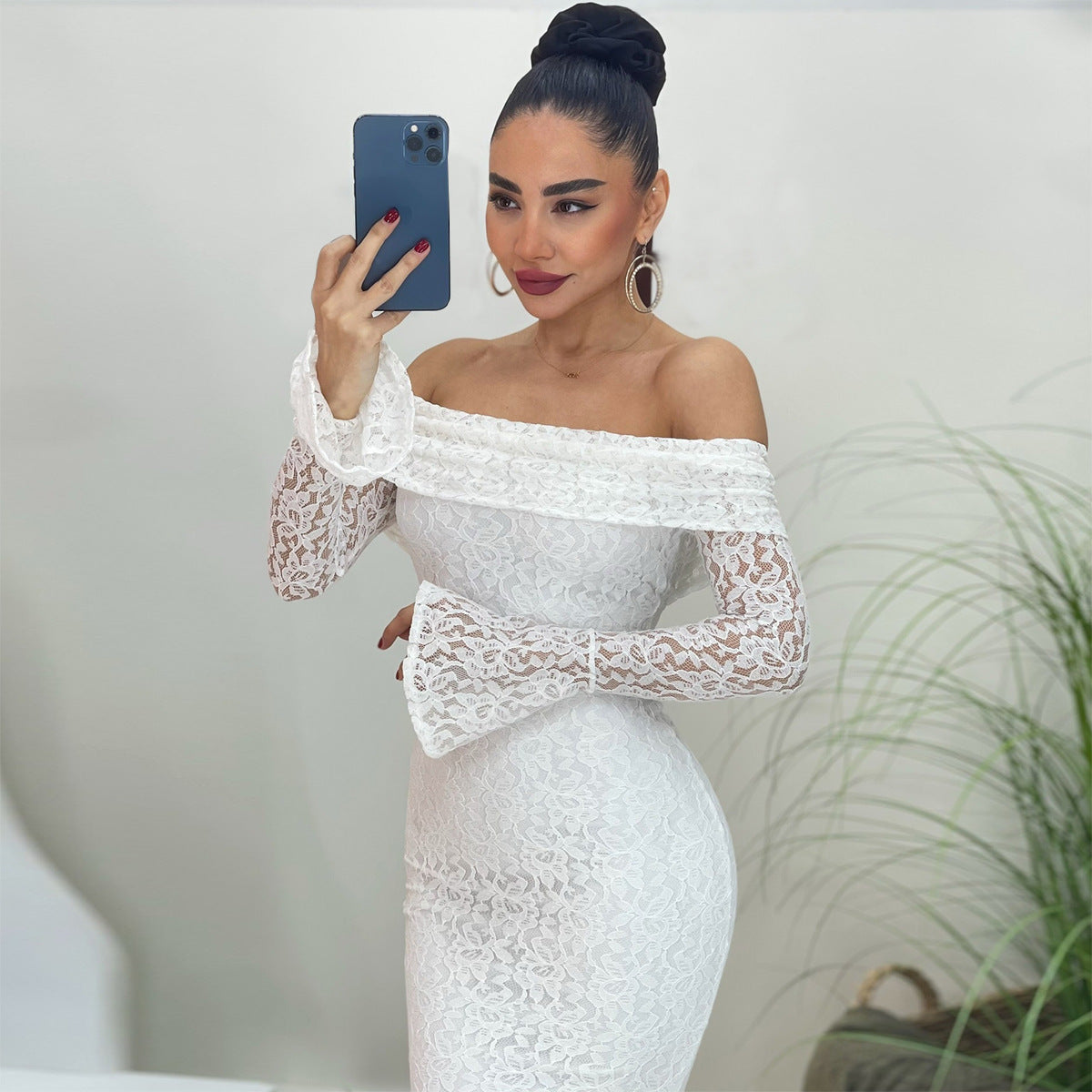 New Arrival Elegant   Figure-flattering Off-shoulder Top With Flared Sleeves