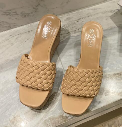 Wood Grain One-word Drag Square Head Woven Wedge Sandals And Slippers