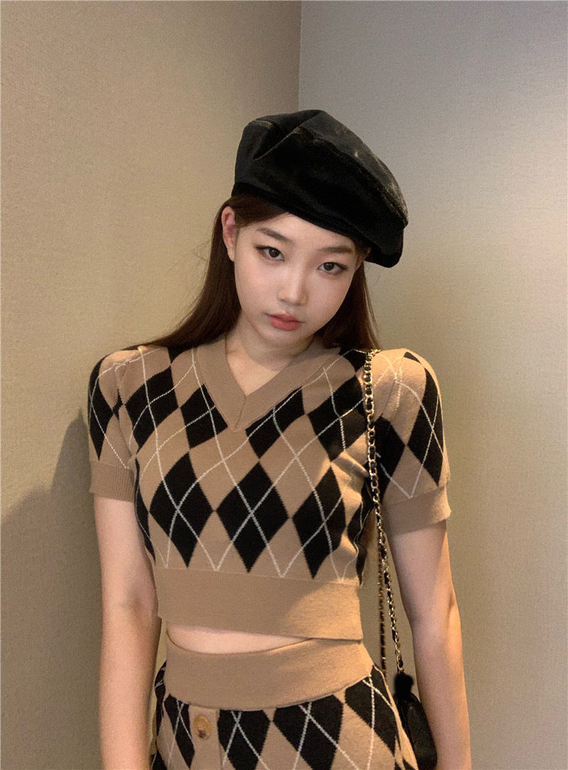 Vintage Diamond V-neck Short-sleeved Knitted Top