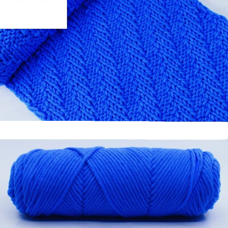Hand-knitted scarf line