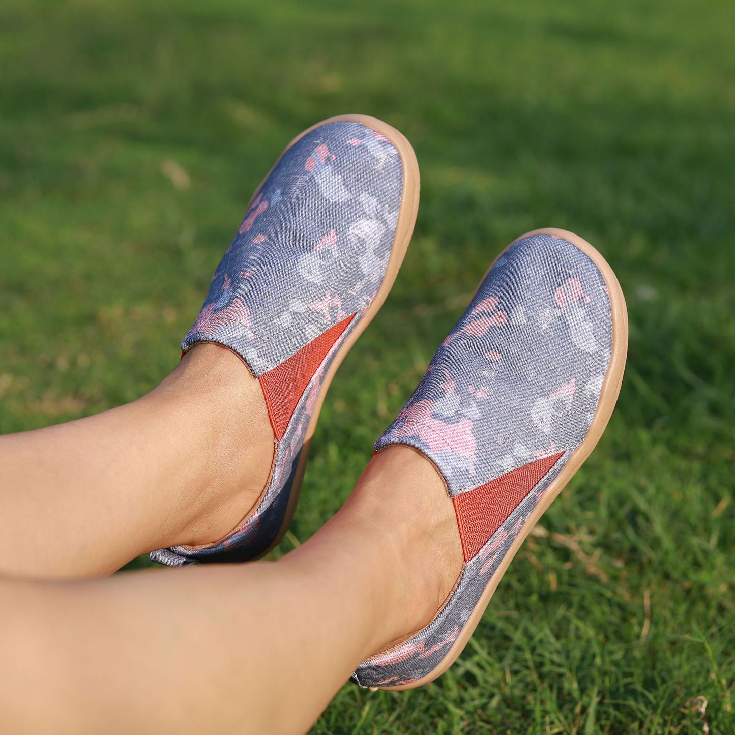 Autumn Holiday Day Travel Slip-on Comfortable Cloth Shoes