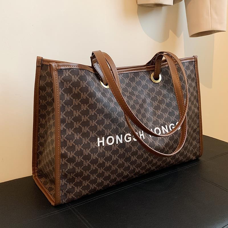 Advanced Texture Class Commuter Tote
