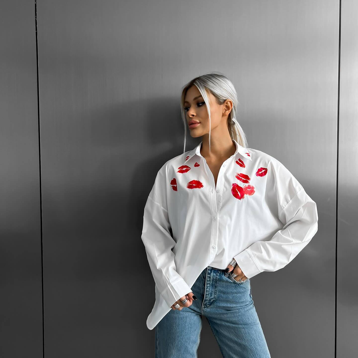 Dame T-shirt med røde læber-print