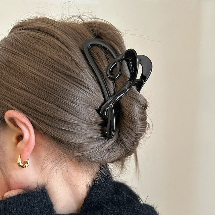Elegant Matte Black Heart-shaped Hair Clip For The Back Of The Head