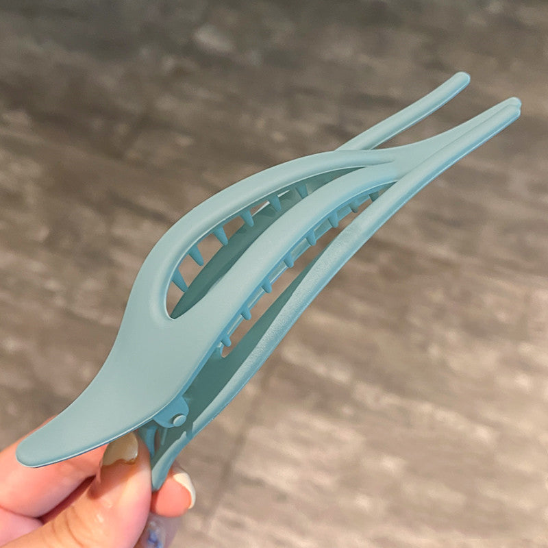Duckbill Clip With Large Bangs On The Back Of The Head