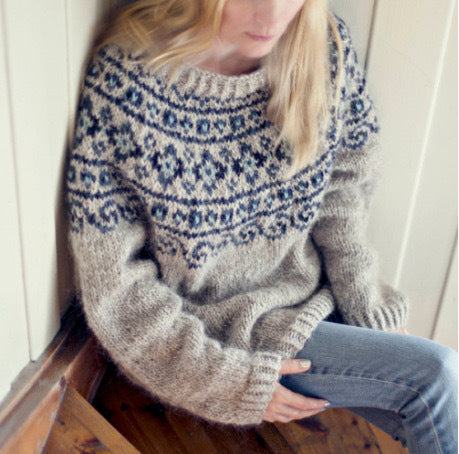 Women's Round Neck Color Blocked Loose Pullover Knitted Sweater