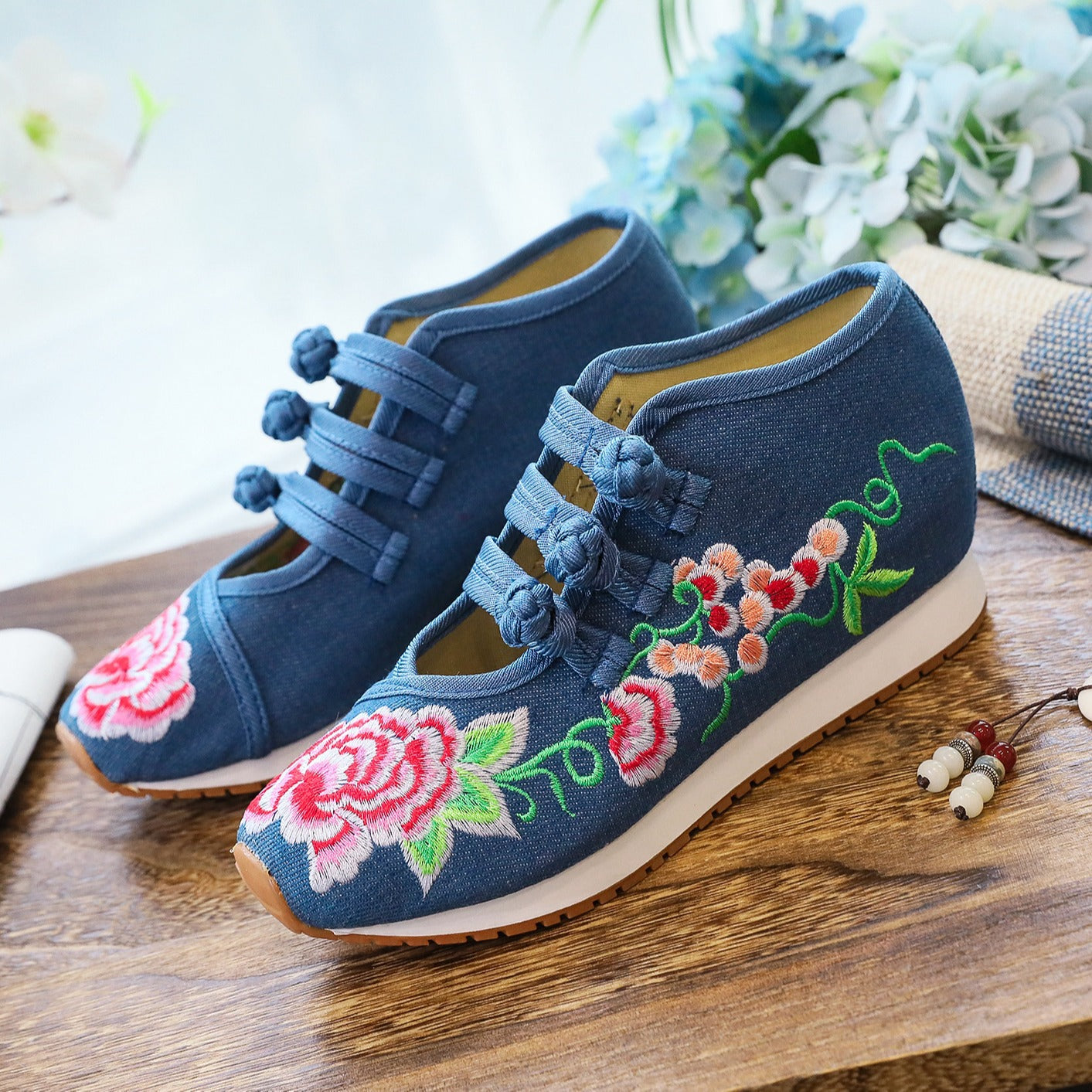 Embroidered Sports Women's Peony Embroidery Vintage Buckle Ethnic Style Embroidered Shoes