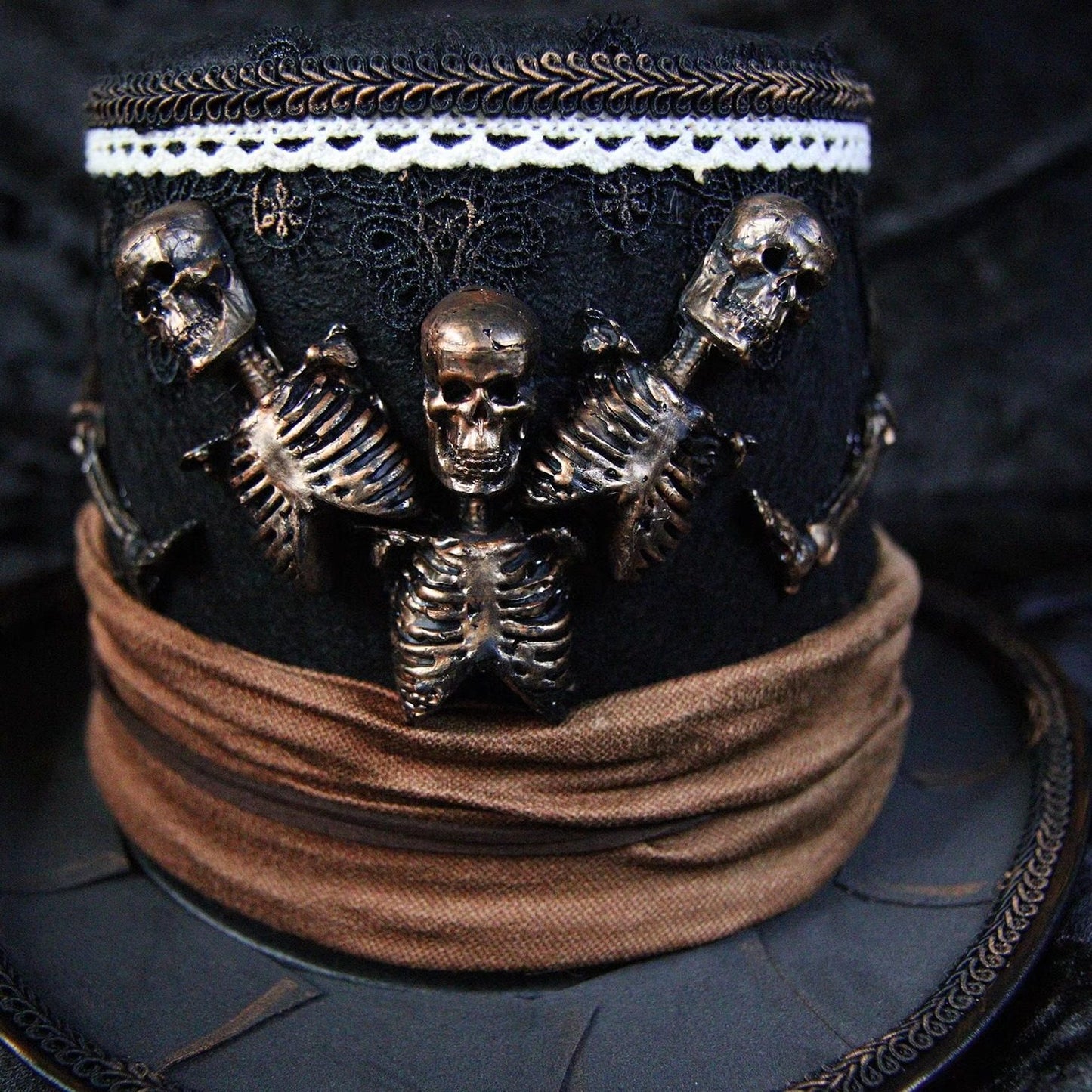 Skull On Stage Steampunk Peacock-feather Pirate Top Hat
