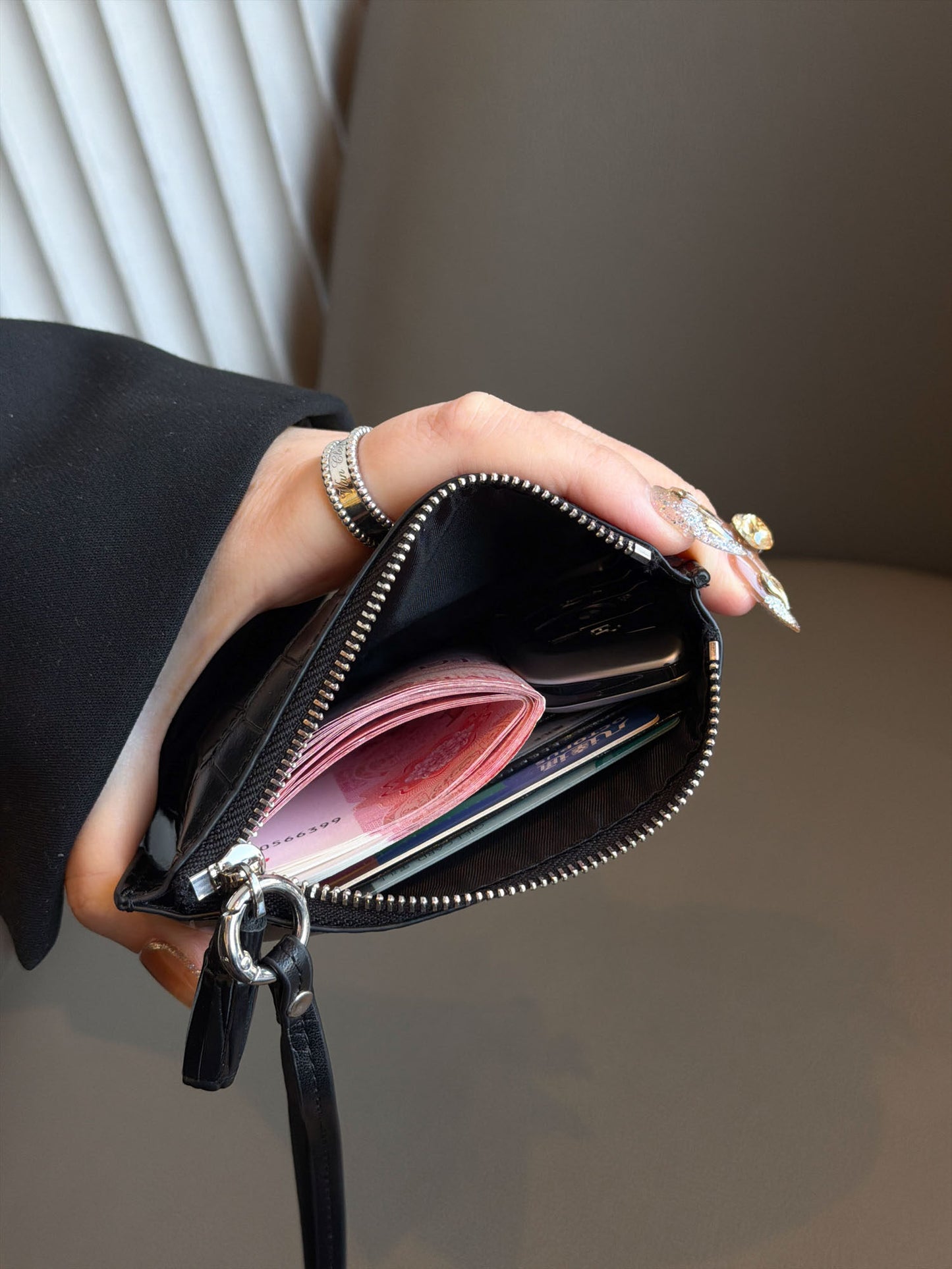 Multi-use Neck-hanging Cardholder And Coin Purse Made From Premium Oil-waxed Full-grain Cowhide