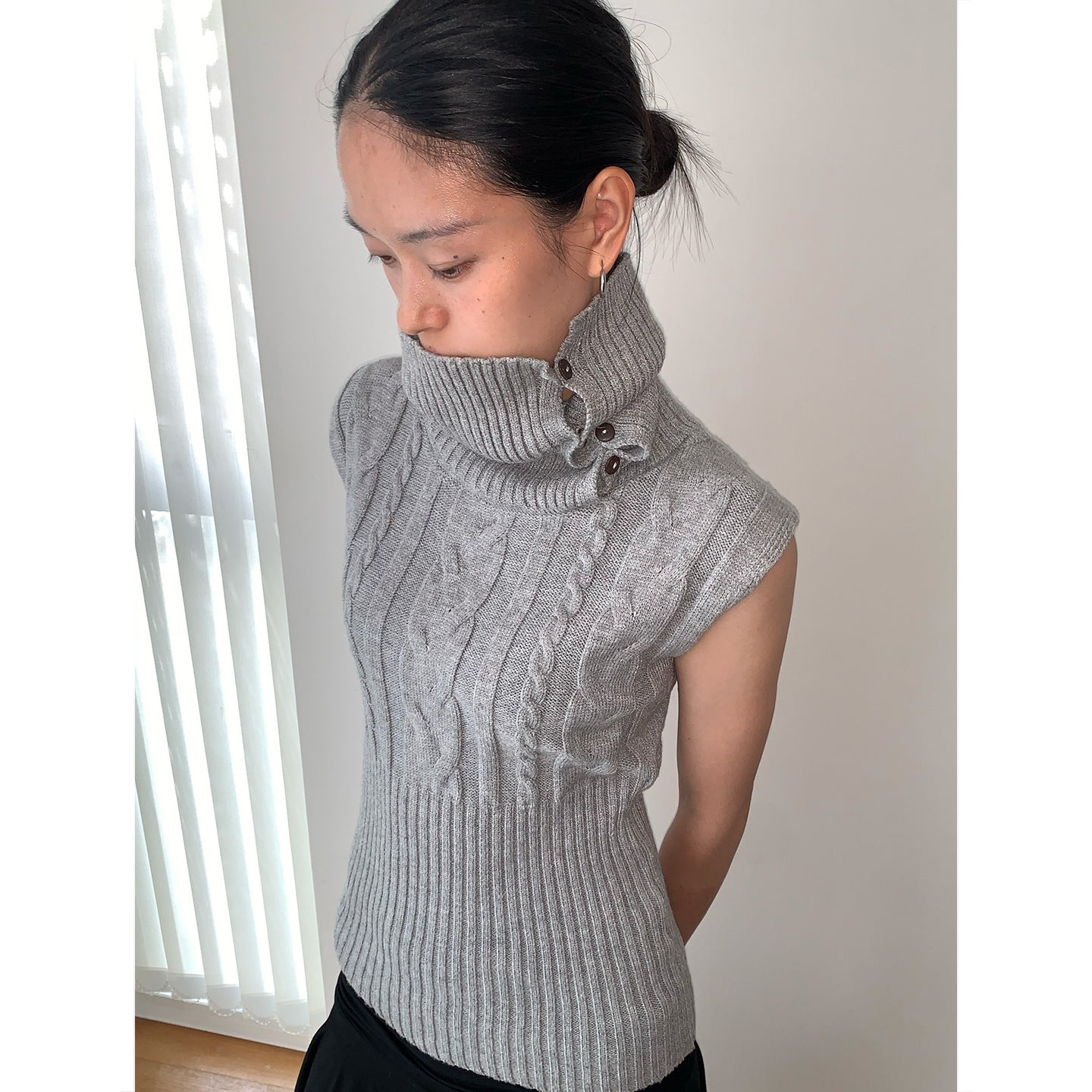 Turtleneck Sleeveless Knit Top With A Turn-down Collar Slim-fit Sweater