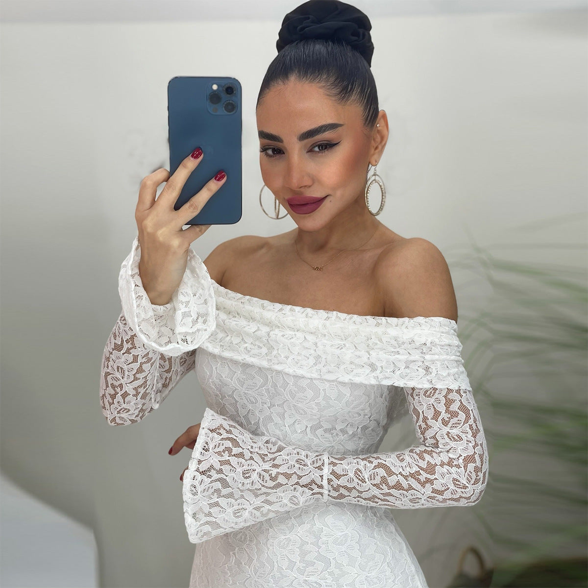 New Arrival Elegant   Figure-flattering Off-shoulder Top With Flared Sleeves