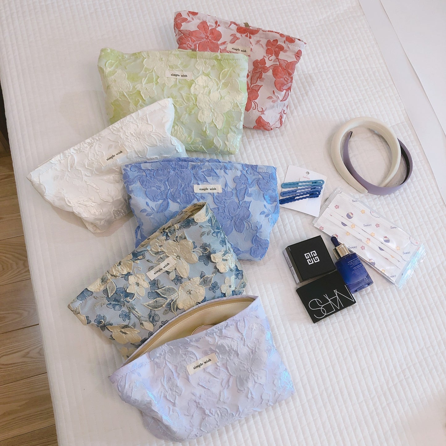 Elegant Artistic Large Flower Relief Cosmetic Bag