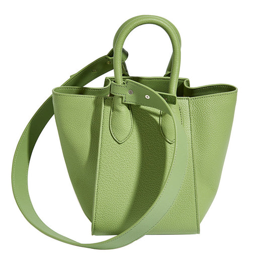 Håndholdt skuldertaske/crossbody taske i form af en grøntsagskurv