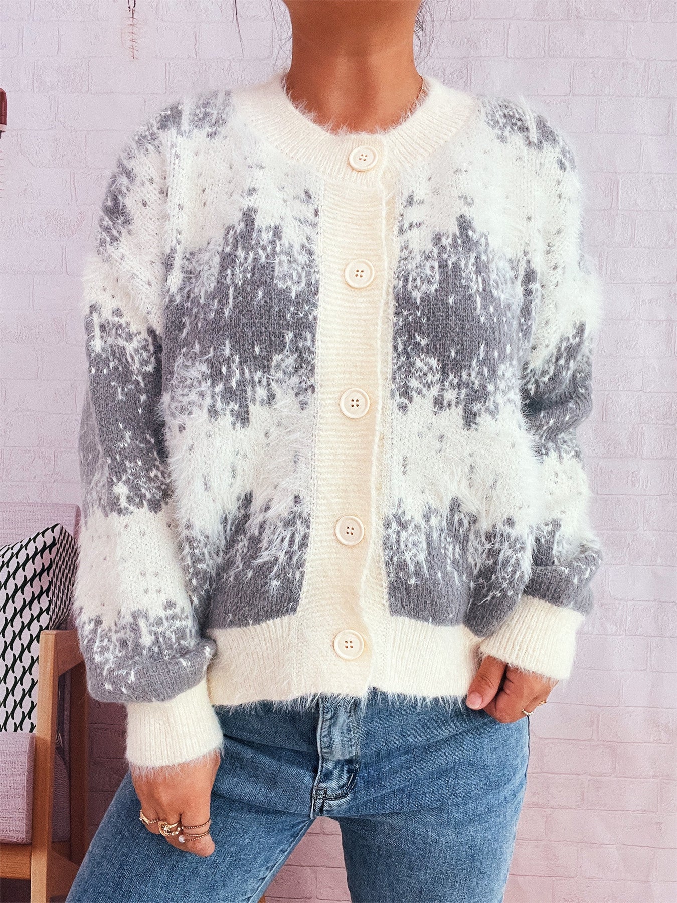 Color-Changing Contrast Color Jacquard Single-breasted Casual Sweater