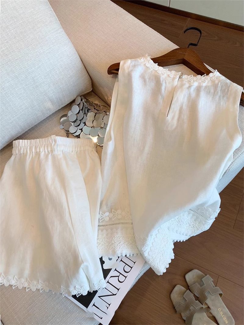 Two-piece Set Featuring Sophisticated Minimalist Casual Shorts
