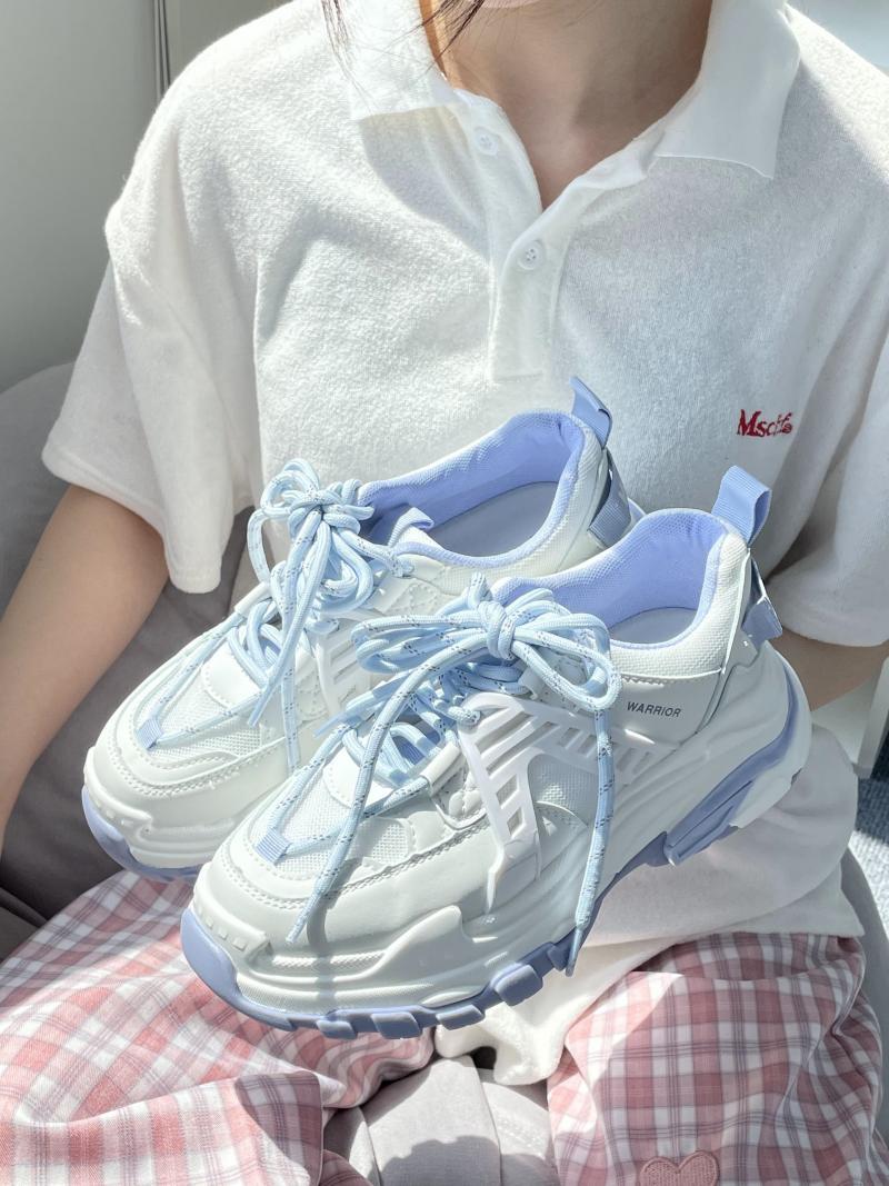 Net Celebrity Street Shooting Tianshui Blue Sneakers