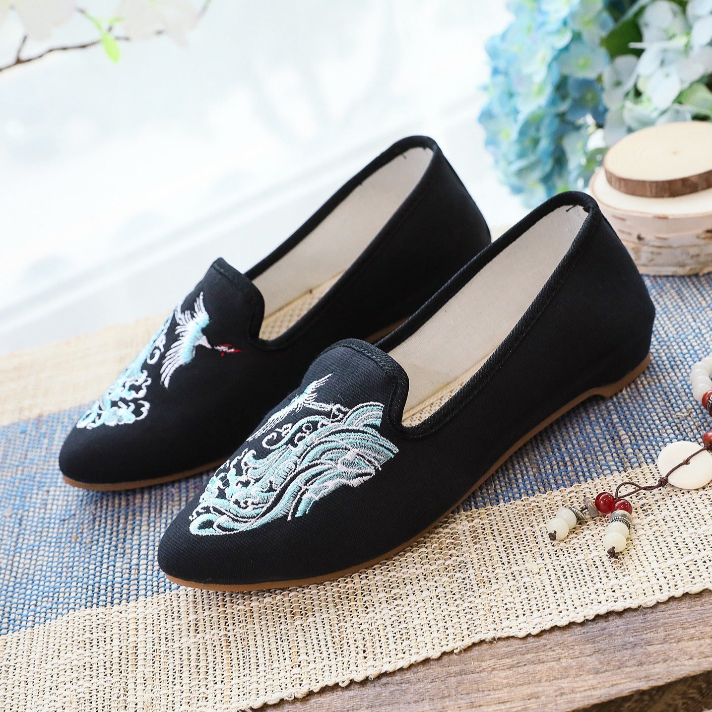 Antique Stylish Low Heel Women's Shoes Crane HAILANG Canvas Embroidered Cotton Shoes