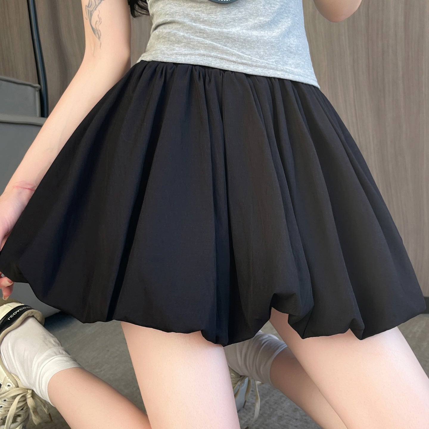 Womens High-waisted Figure-flattering Voluminous Pleated Skirt