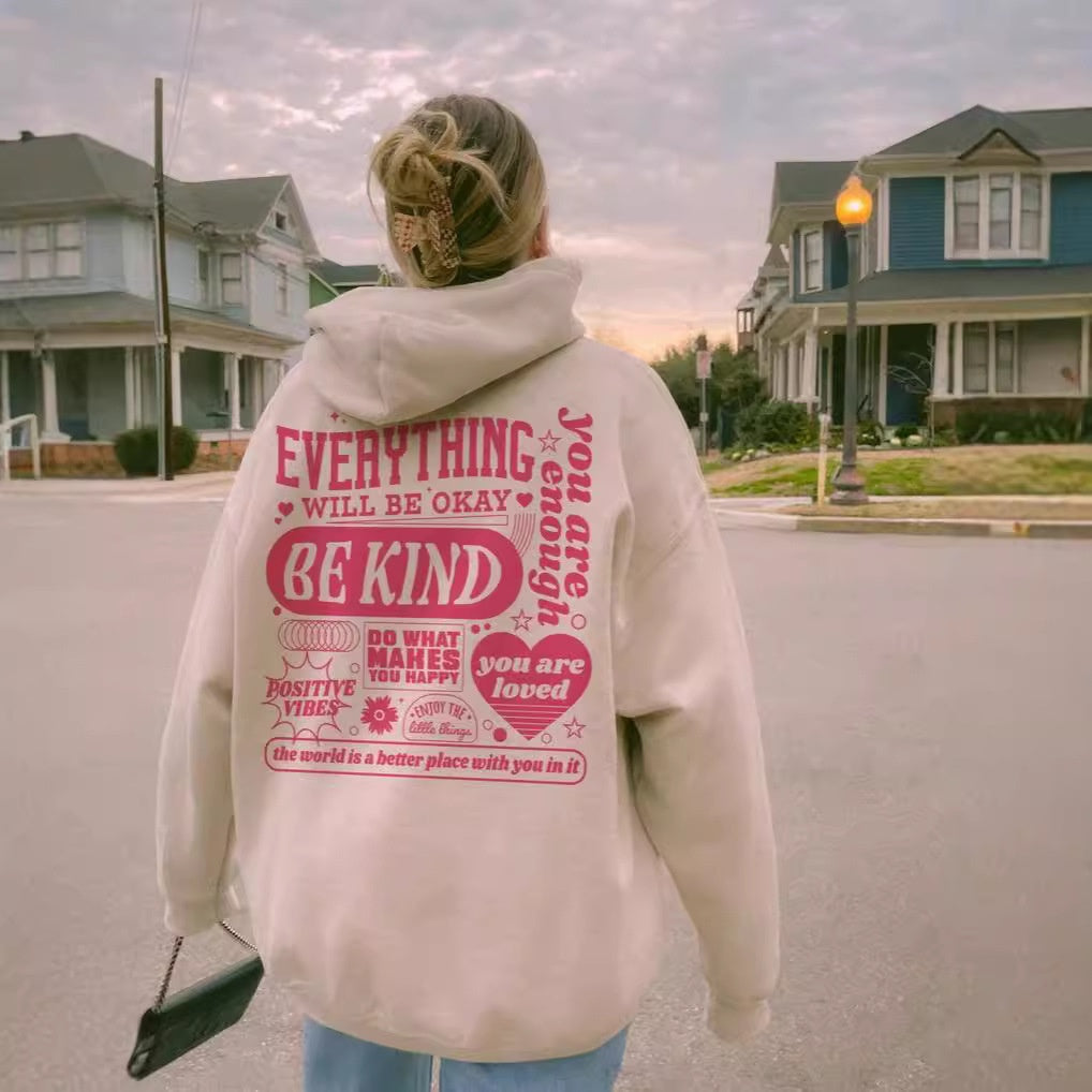 Kvinders Hoodie-sweater med tråddetaljer og sænkede skuldre – "Alles Wird In Ordnung Sein"