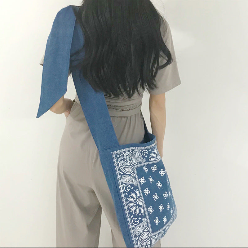 Fashionable Messenger Bag With Adjustable Shoulder Strap