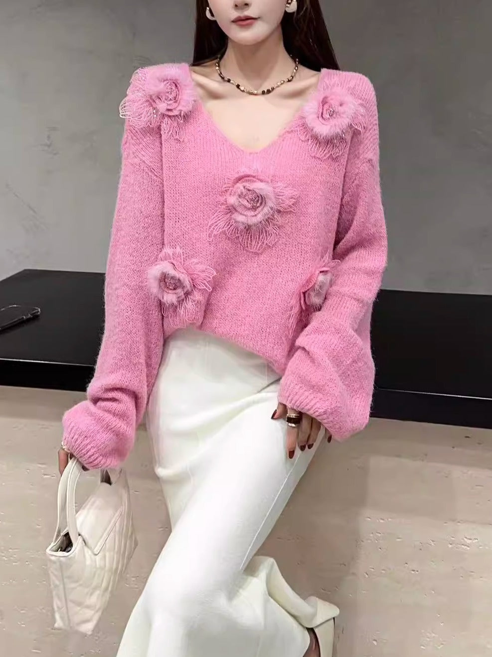 Gentle Style 3D Floral V-neck Sweet Age-reducing Sweater