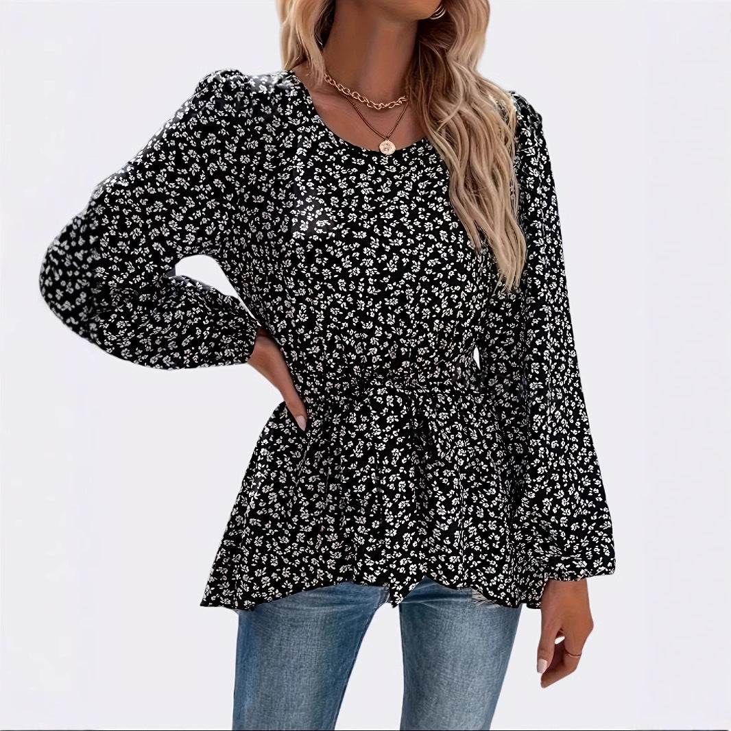 Dame-T-shirt med V-udskæring, print og bæltestyling