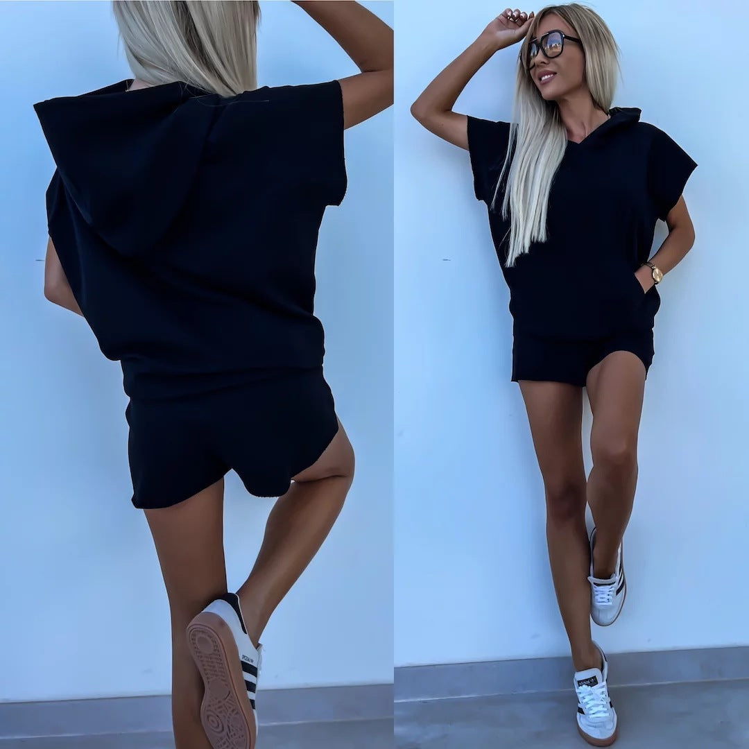 Casual, Relaxed-fit Hoodie With A Hood And Pockets Paired With Elastic Waist Shorts