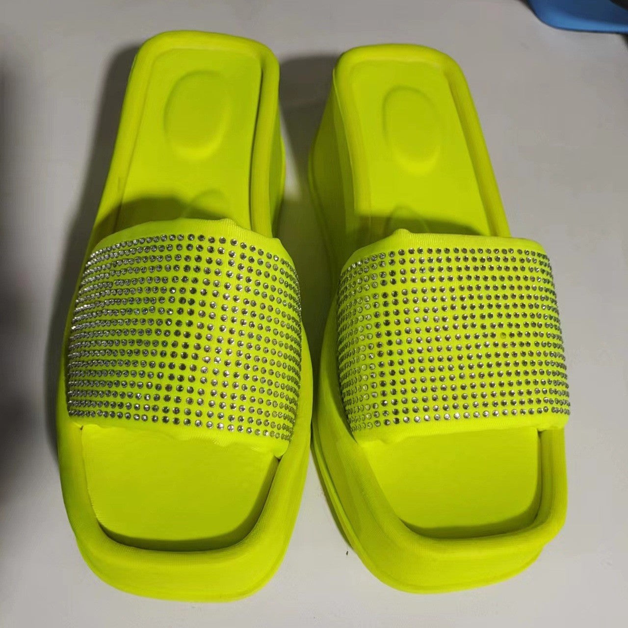 Square Colored Sponge Bottom Net Red Slippers
