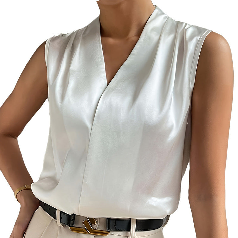 Cropped Sleeveless Inner Top With A V-neck And Wide Shoulders