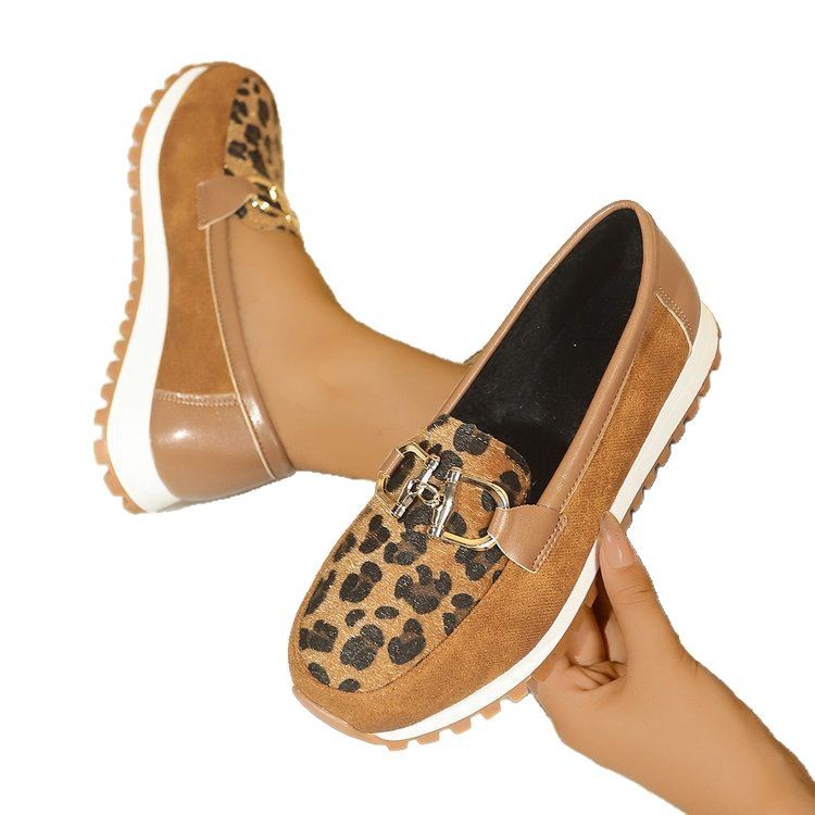 Round Toe Flat Bottom Metal Buckle Low-cut Leisure Pumps