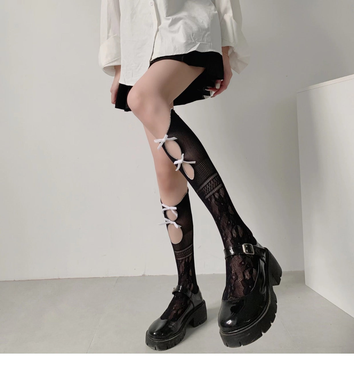 Hollow Bow Mid Tube Socks