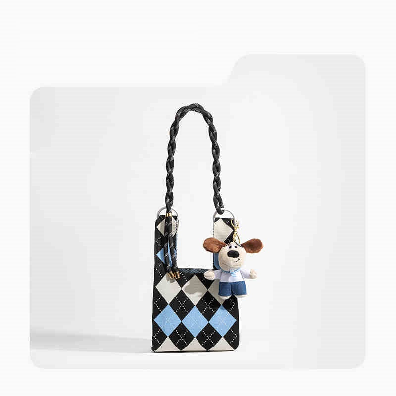 All-matching Weaving Black Heart Knitted Clutch