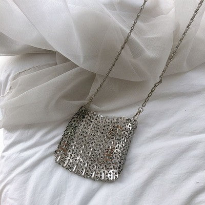 Skuldertaske med kæde, glimmer, pailletter og bling