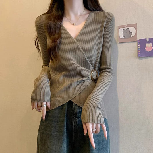 Women's Solid Color Waist Cinching Short V-neck Knitted Base Sweater