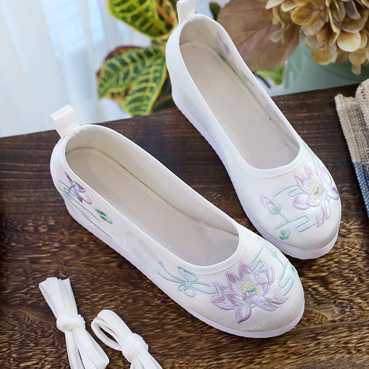 Spring And Autumn Antique Student Embroidered Cotton Shoes