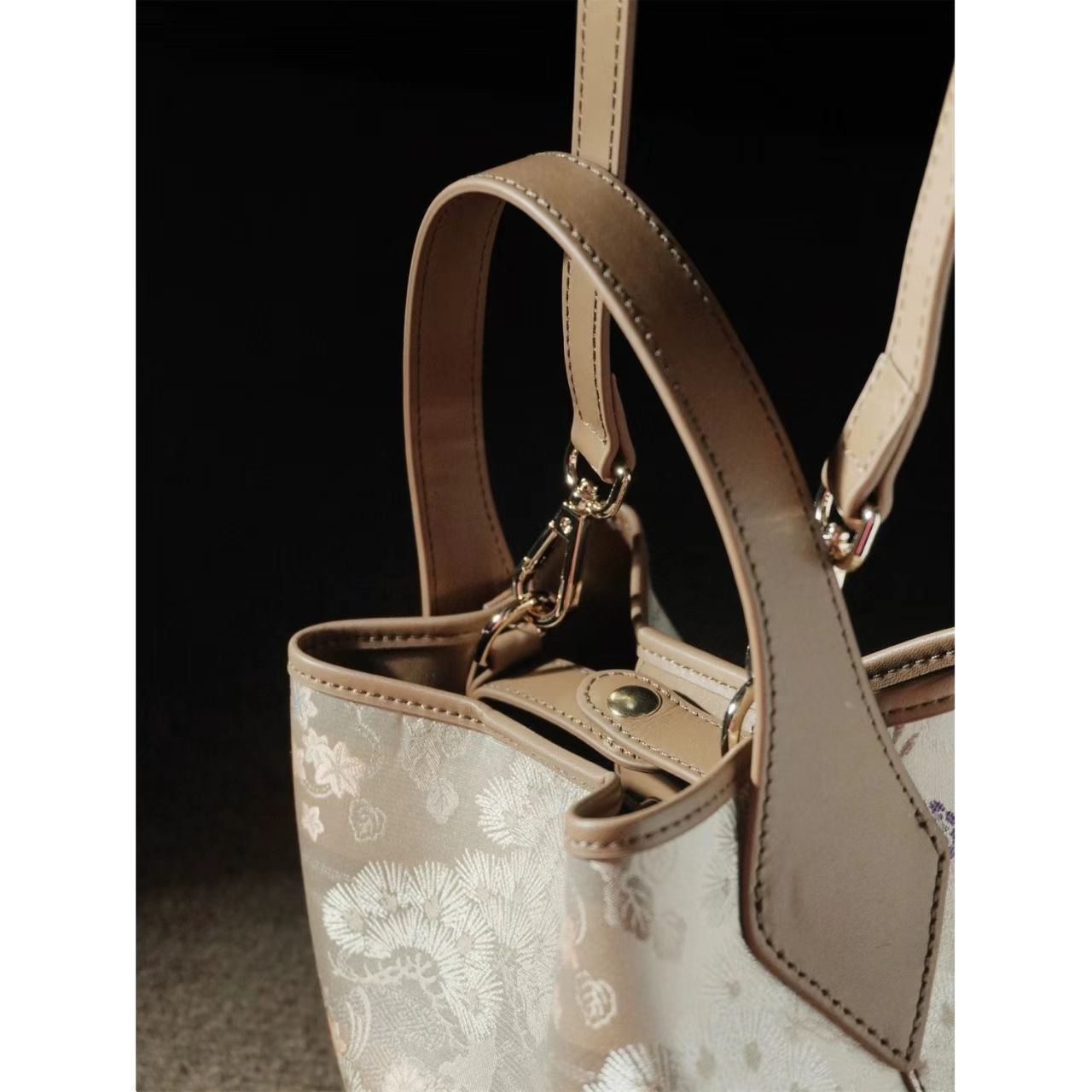 Chinese Style Leather One-shoulder Portable Messenger Bag