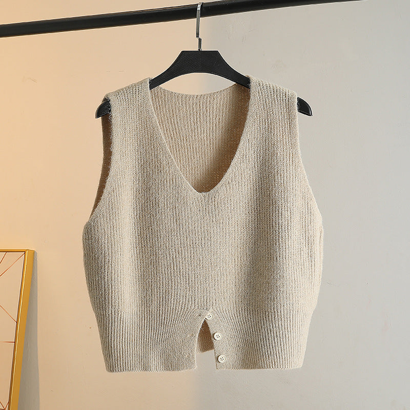 Lagdel en sweater over en vest og tag en strikket vest med V-udskæring på